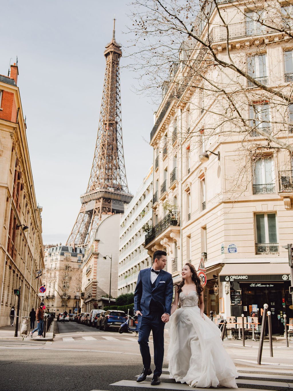 Paris prewedding photoshoot at Avenue De Camoens, Lourve Museum, Bir Hakeim Bridge And Parisian Cafe by Arnel on OneThreeOneFour 10