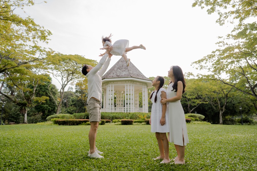 A&WK: Casual and fun family photoshoot in Singapore by Samantha on OneThreeOneFour 1