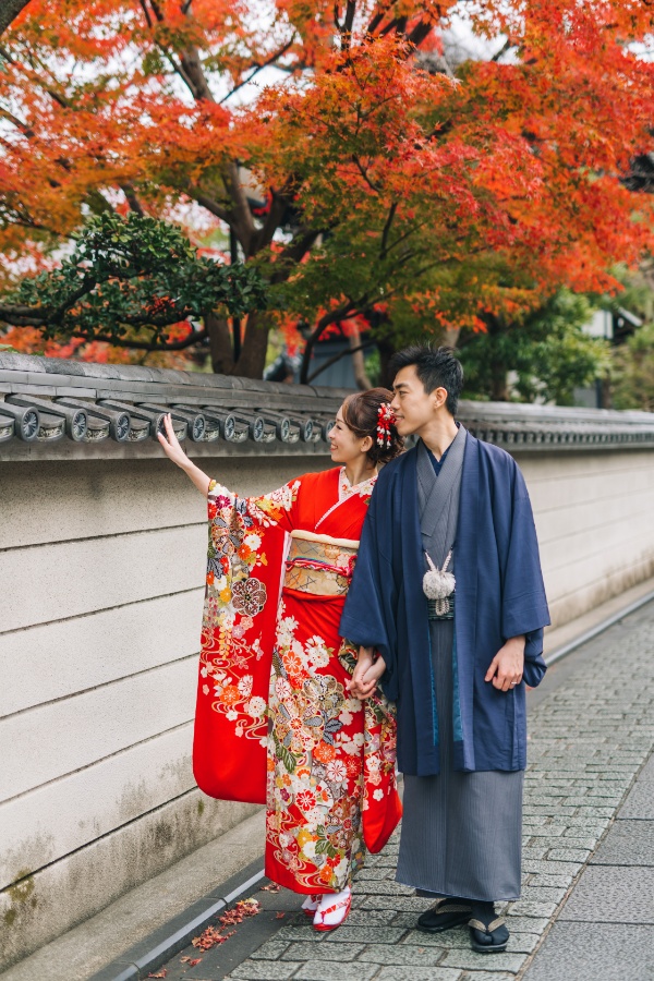 Japan Kyoto Autumn Higashiyama Kimono Prewedding Photoshoot by Shu Hao on OneThreeOneFour 25