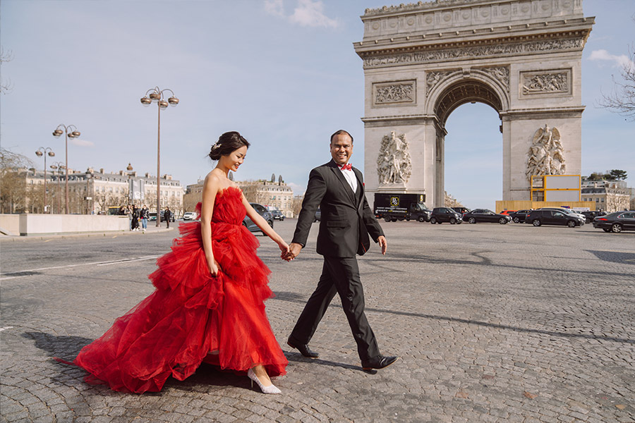 Paris Pre-Wedding Photoshoot with Eiﬀel Tower, Louvre Museum & Arc de Triomphe by Vin on OneThreeOneFour 30