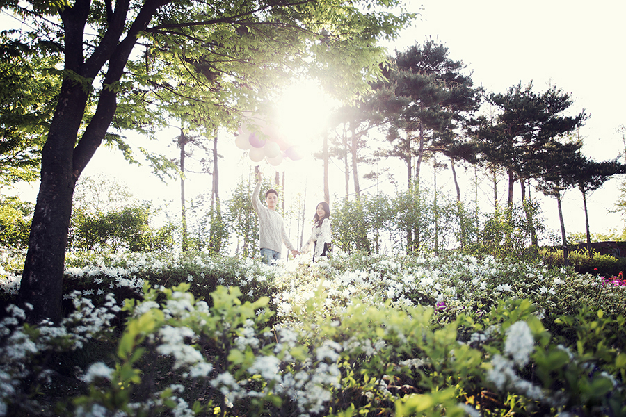 Korea Casual Couple Photoshoot At Seonyudo Park In Spring by Junghoon on OneThreeOneFour 15