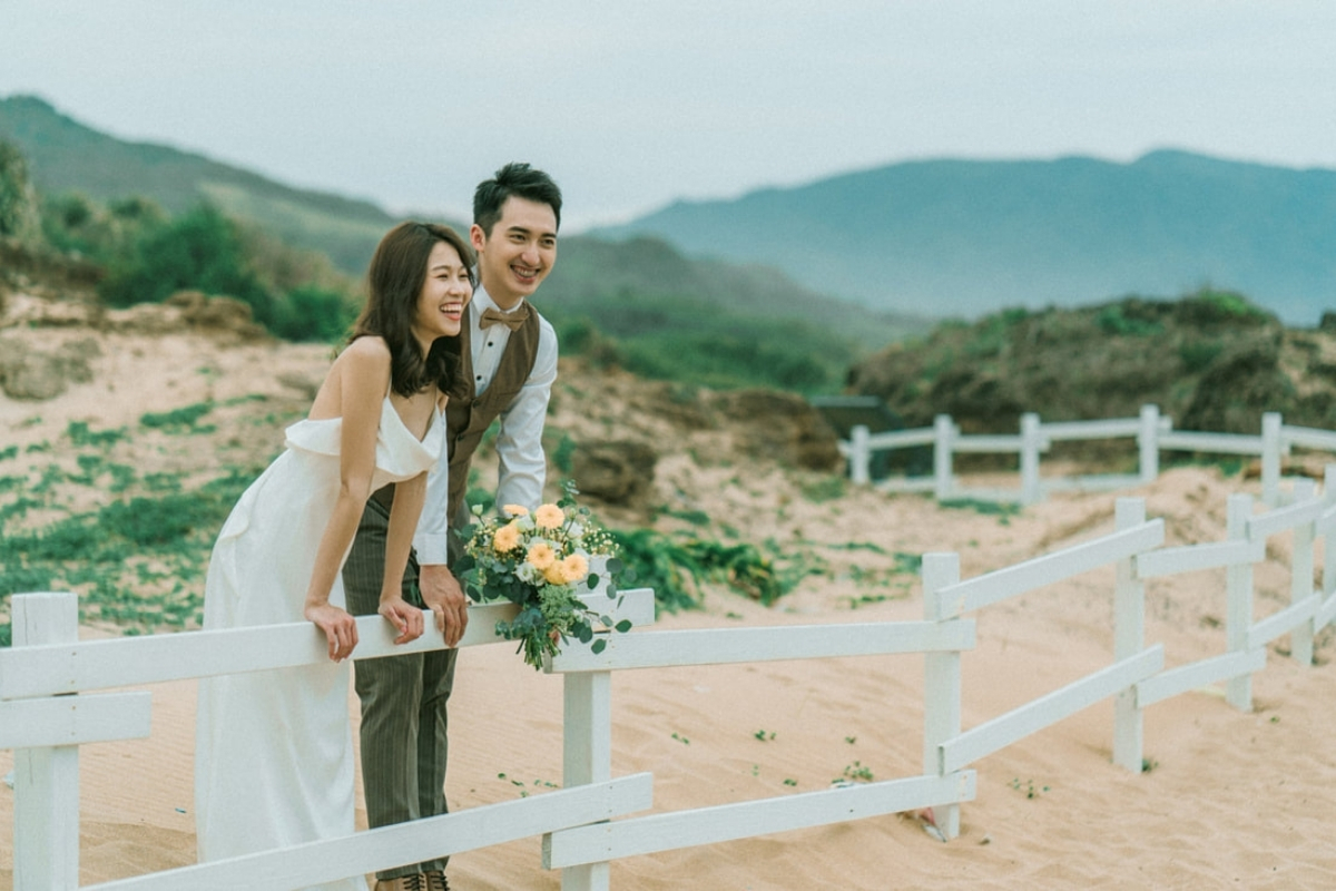 Taiwan Pre-Wedding Photoshoot Cafe Pier Lighthouse Countryside Street Beach by  on OneThreeOneFour 34