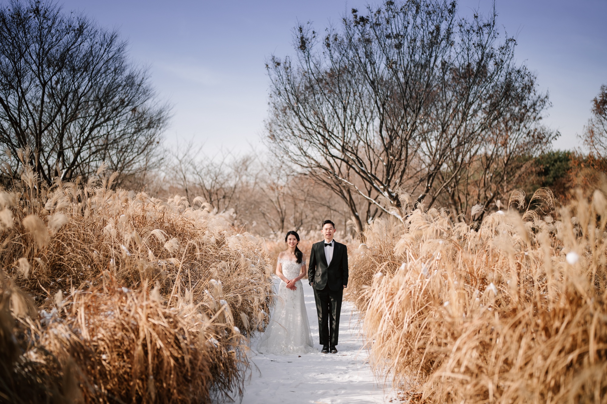 Whispers of Love in Seoul's Winter Wonderland: Snowy Pre-Wedding Extravaganza by Jungyeol on OneThreeOneFour 16