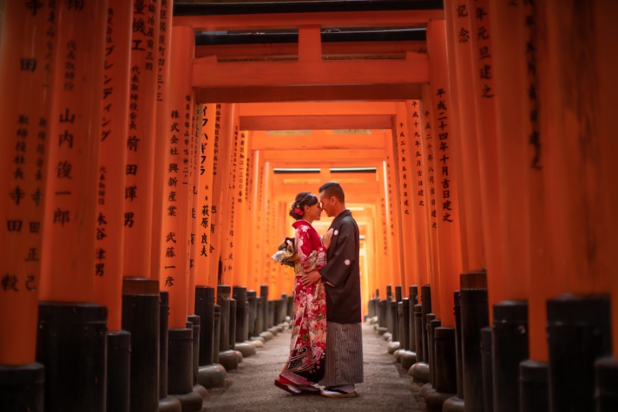 C&O: American couple's pre-wedding in Kyoto at Fushimi Inari | Kinosaki ...