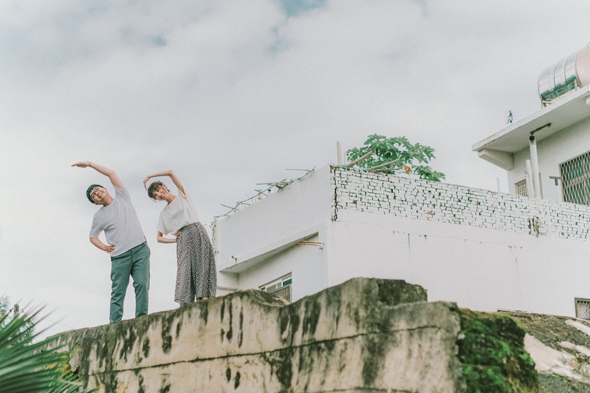 Taiwan Pre-Wedding Photoshoot Quiet Neighbourhood Rooftops Countryside Beach by  on OneThreeOneFour 18