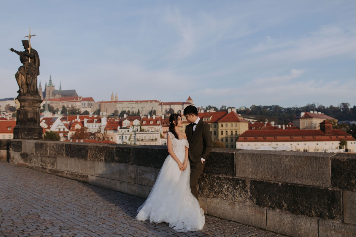 Prague Pre-Wedding Photoshoot with Old Town Square, Astronomical Clock, Charles Bridge and St Vitus Cathedral by Nika on OneThreeOneFour 9