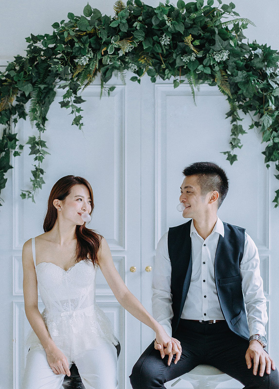 Chic Taiwan Pre-Wedding Photoshoot In Indoor Studio  by Andy  on OneThreeOneFour 9