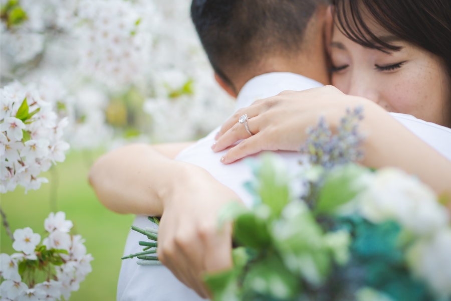 Hokkaido Pre-Wedding Casual Photoshoot during Cherry Blossoms by Kuma on OneThreeOneFour 5