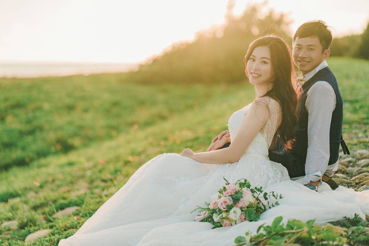 Taiwan Pre-Wedding Photoshoot Zoo Lush Greenery Beach by  on OneThreeOneFour 19