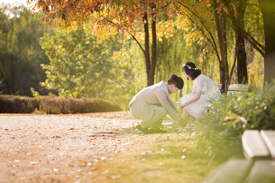 Korea Autumn Pre-Wedding Photoshoot At Hanuel Sky Park by Junghoon on OneThreeOneFour 2