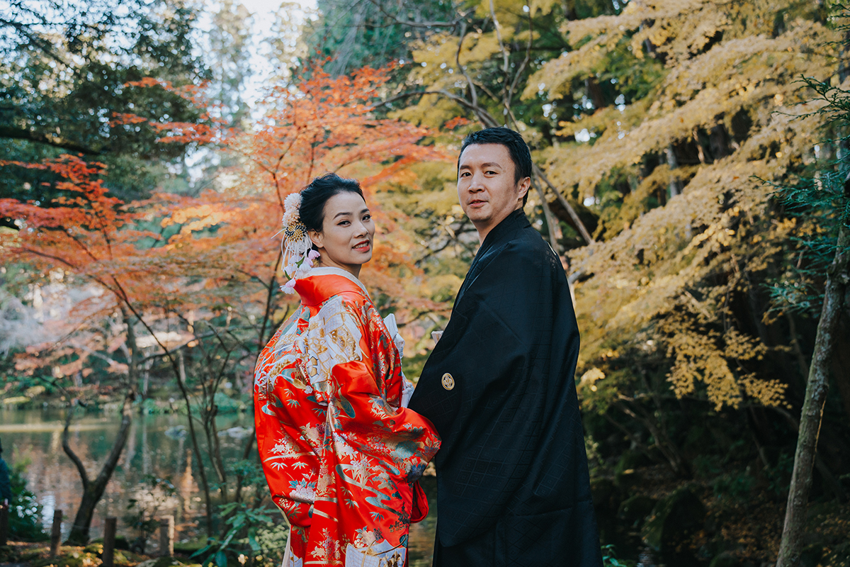 Japan Autumn Pre-Wedding Photoshoot in Tokyo with Maple Leaves by Cui Cui on OneThreeOneFour 7