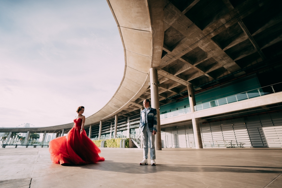 Singapore Pre-Wedding Photoshoot At Gardens By The Bay, Marina Barrage and Fullerton Hotel by Michael  on OneThreeOneFour 16