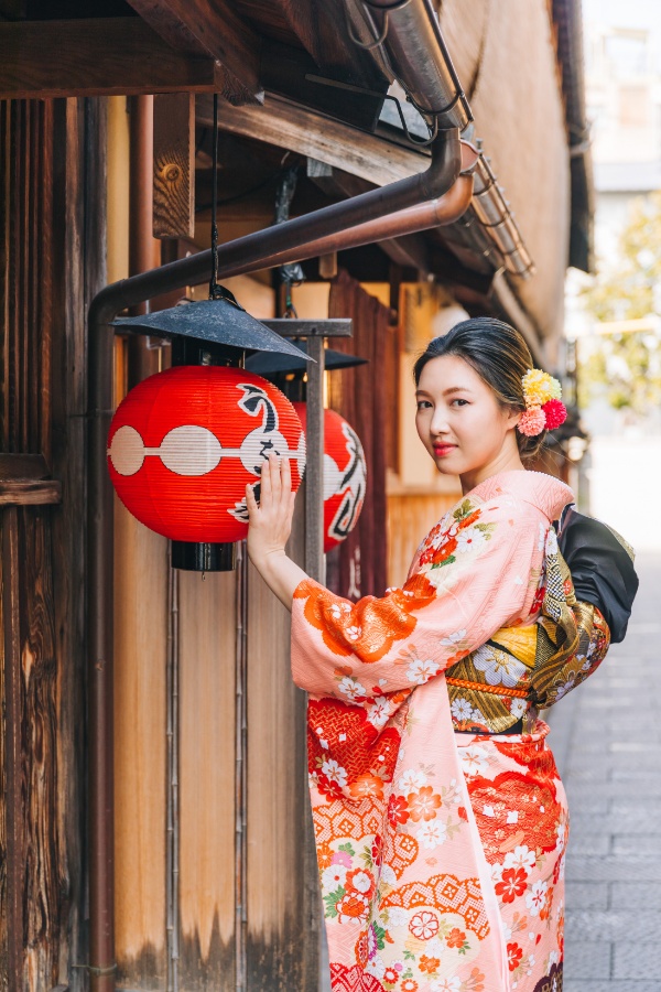 Kyoto Kimono Prewedding Photoshoot Higashiyama District Japan by Shu Hao on OneThreeOneFour 74