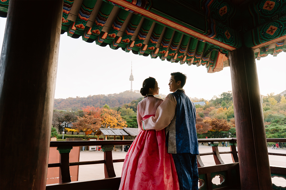 Yellow Autumn Korea Post-Wedding Photoshoot in Seoul Forest & Namsangol Hanok Village by Jungyeol on OneThreeOneFour 26