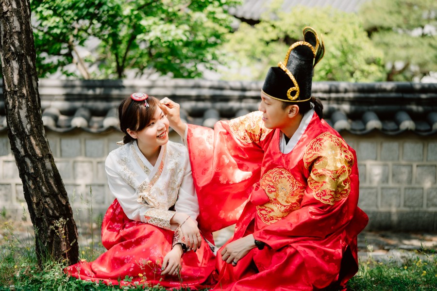 J&E: Traditional handbok photoshoot in Seoul, at Namsangol Hanok Village by Jungyeol on OneThreeOneFour 27