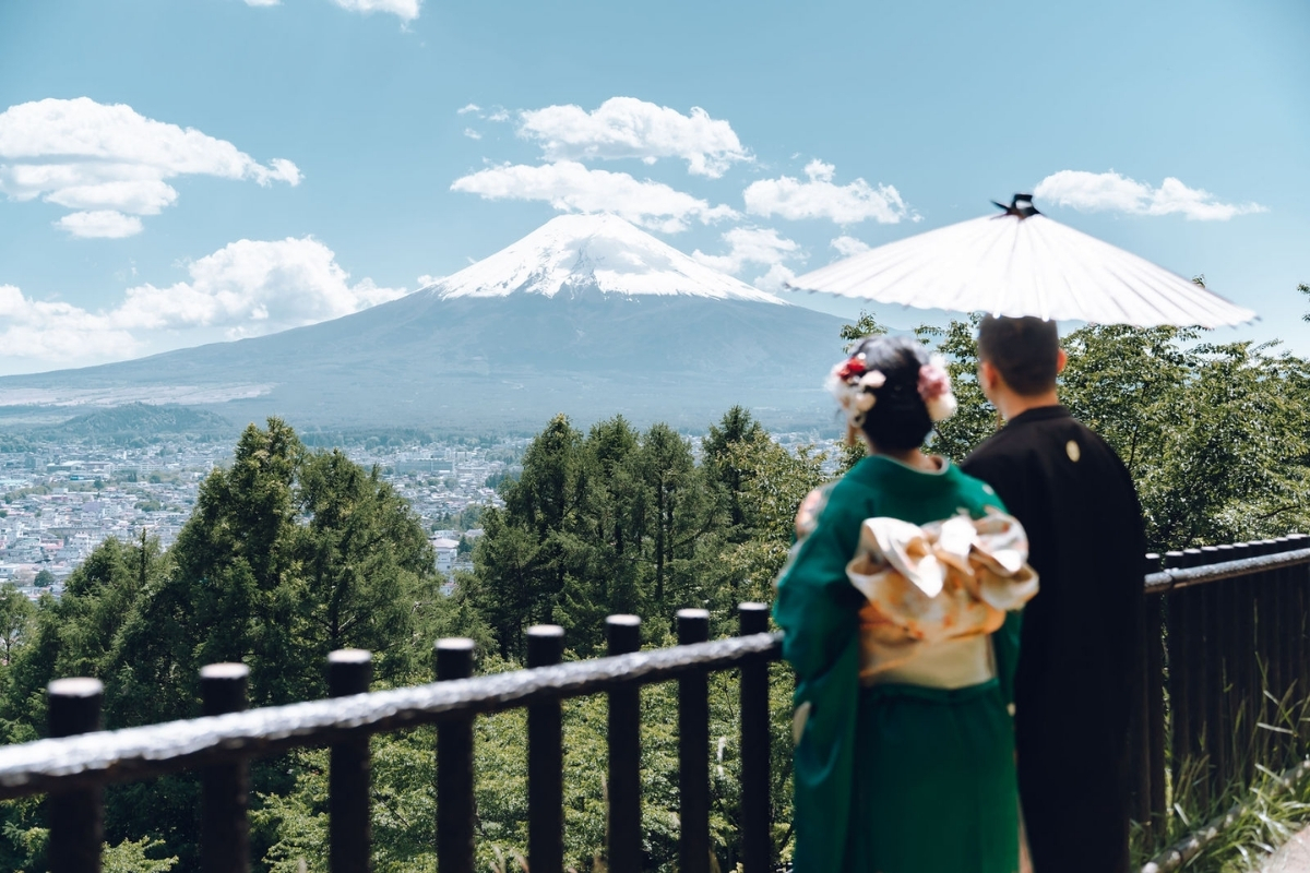 Tokyo Pre-Wedding Photoshoot with Chureito Pagoda, Lake Kawaguchiko, and Shinjuku by Dahe on OneThreeOneFour 12