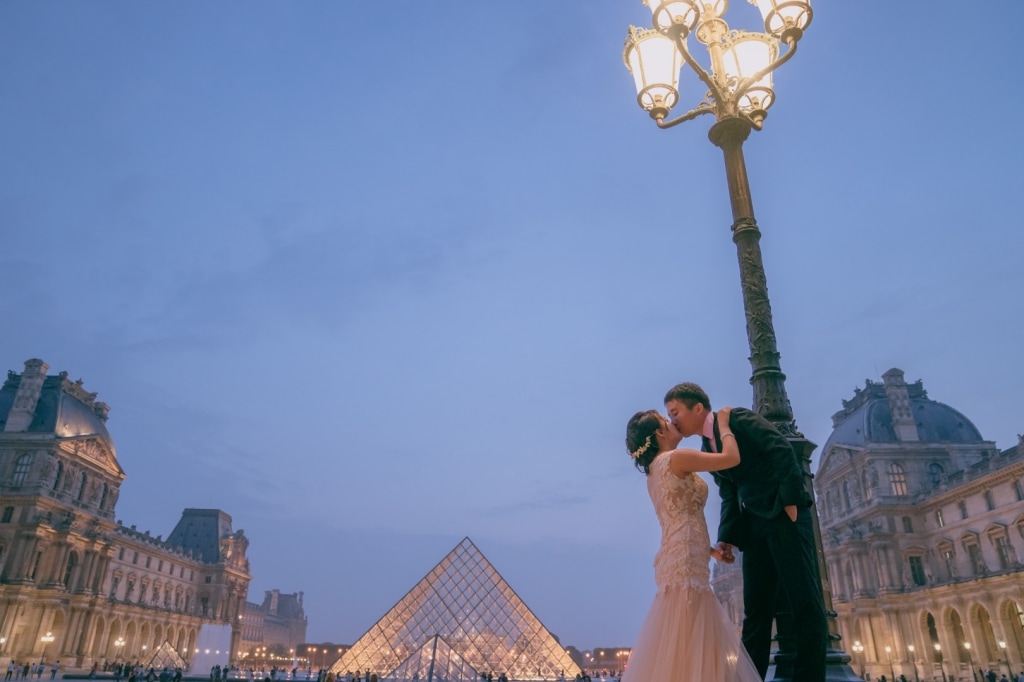 Paris Pre-wedding Photos At Chateau de Sceaux, Eiffel Tower, Louvre Night Shoot by Son on OneThreeOneFour 45