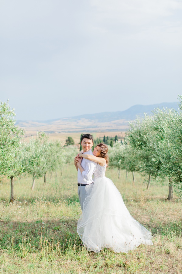 Italy Tuscany Prewedding Photoshoot at San Quirico d'Orcia  by Katie on OneThreeOneFour 14