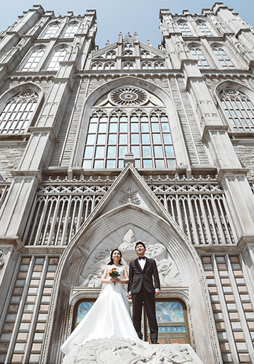 V&C: Hongkong Couple's Korea Pre-wedding Photoshoot at Kyung Hee University and Seoul Forest in Tulips Season