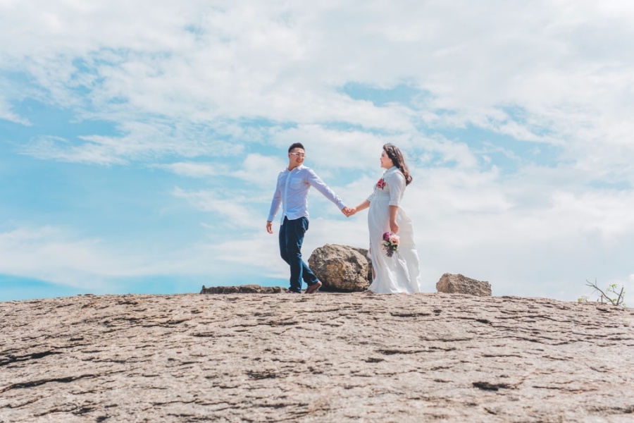 Hua Hin Pre-Wedding Photoshoot At Market, Mangrove Forest And Beach by Por  on OneThreeOneFour 12